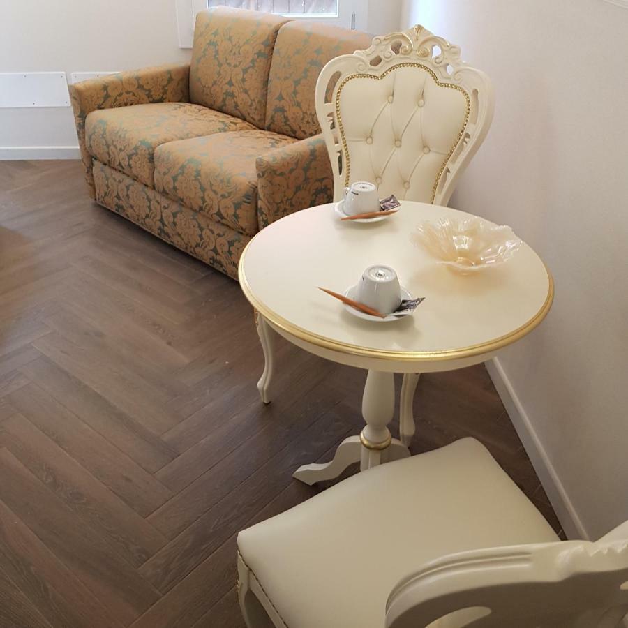 Ca' Vittoria Boutique House Apartsuite Chioggia Buitenkant foto