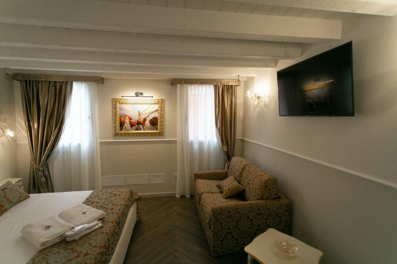Ca' Vittoria Boutique House Apartsuite Chioggia Buitenkant foto