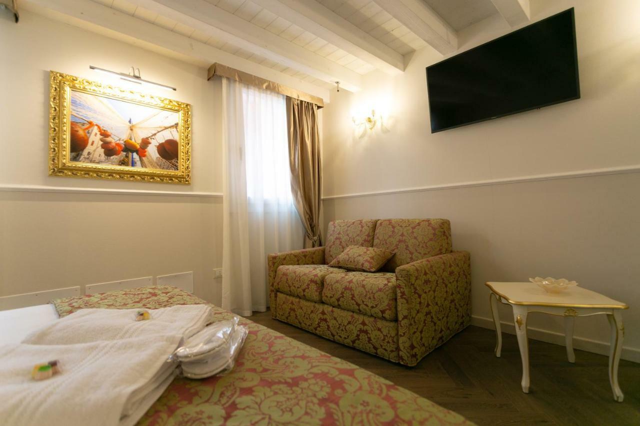 Ca' Vittoria Boutique House Apartsuite Chioggia Buitenkant foto
